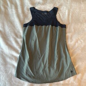 Brooks tank top size small
